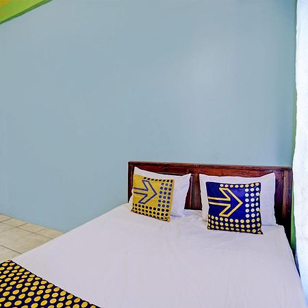 Oyo Life 93037 Nova Jaya Homestay Syariah Lamongan Luaran gambar