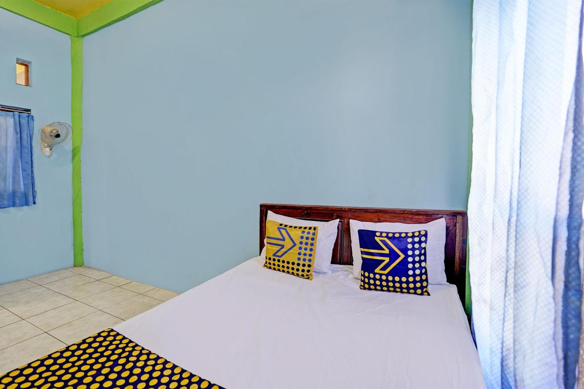 Oyo Life 93037 Nova Jaya Homestay Syariah Lamongan Luaran gambar