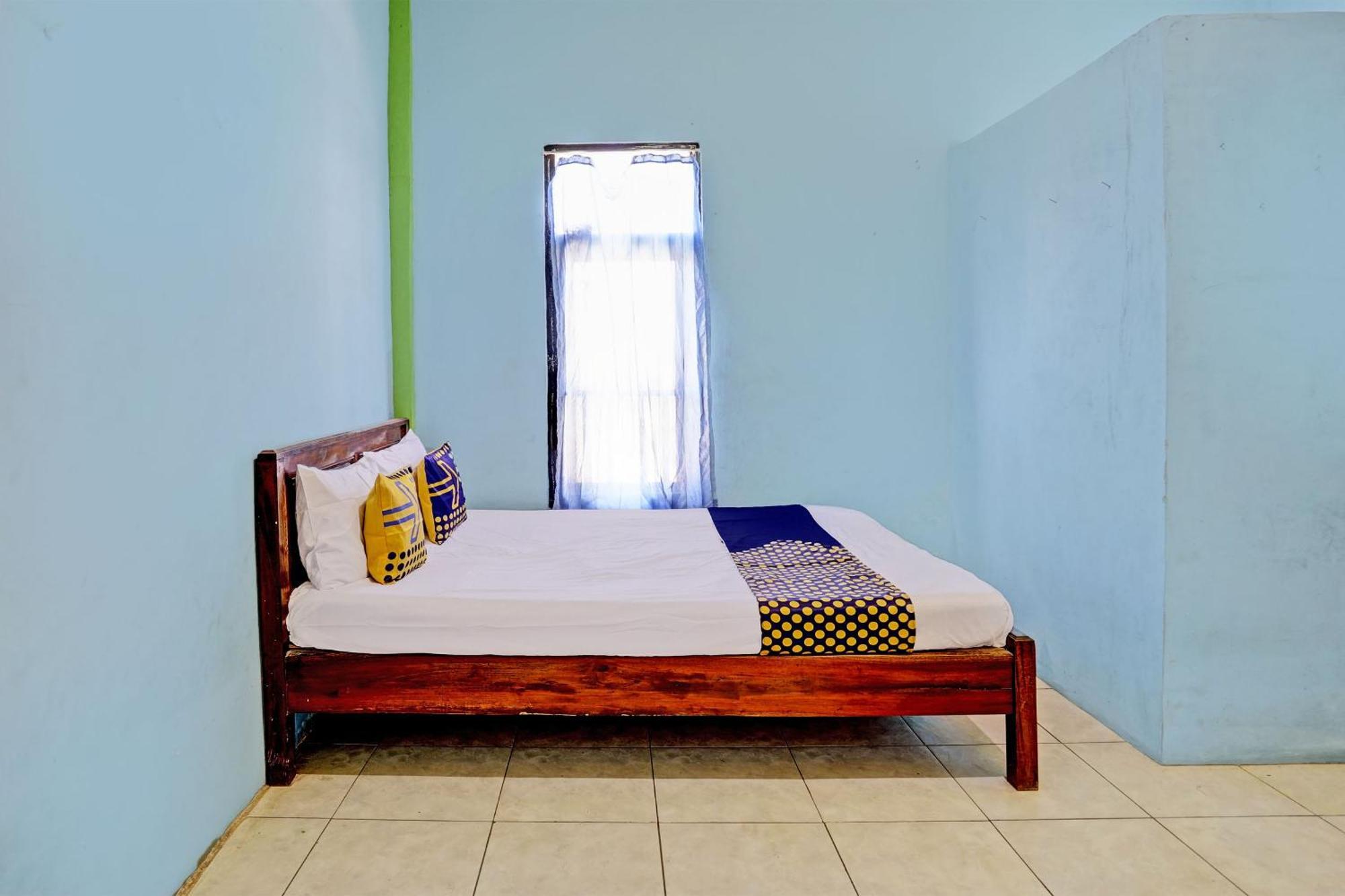 Oyo Life 93037 Nova Jaya Homestay Syariah Lamongan Luaran gambar