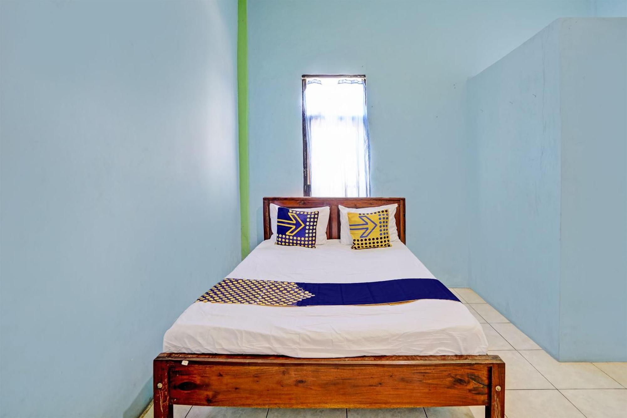 Oyo Life 93037 Nova Jaya Homestay Syariah Lamongan Luaran gambar