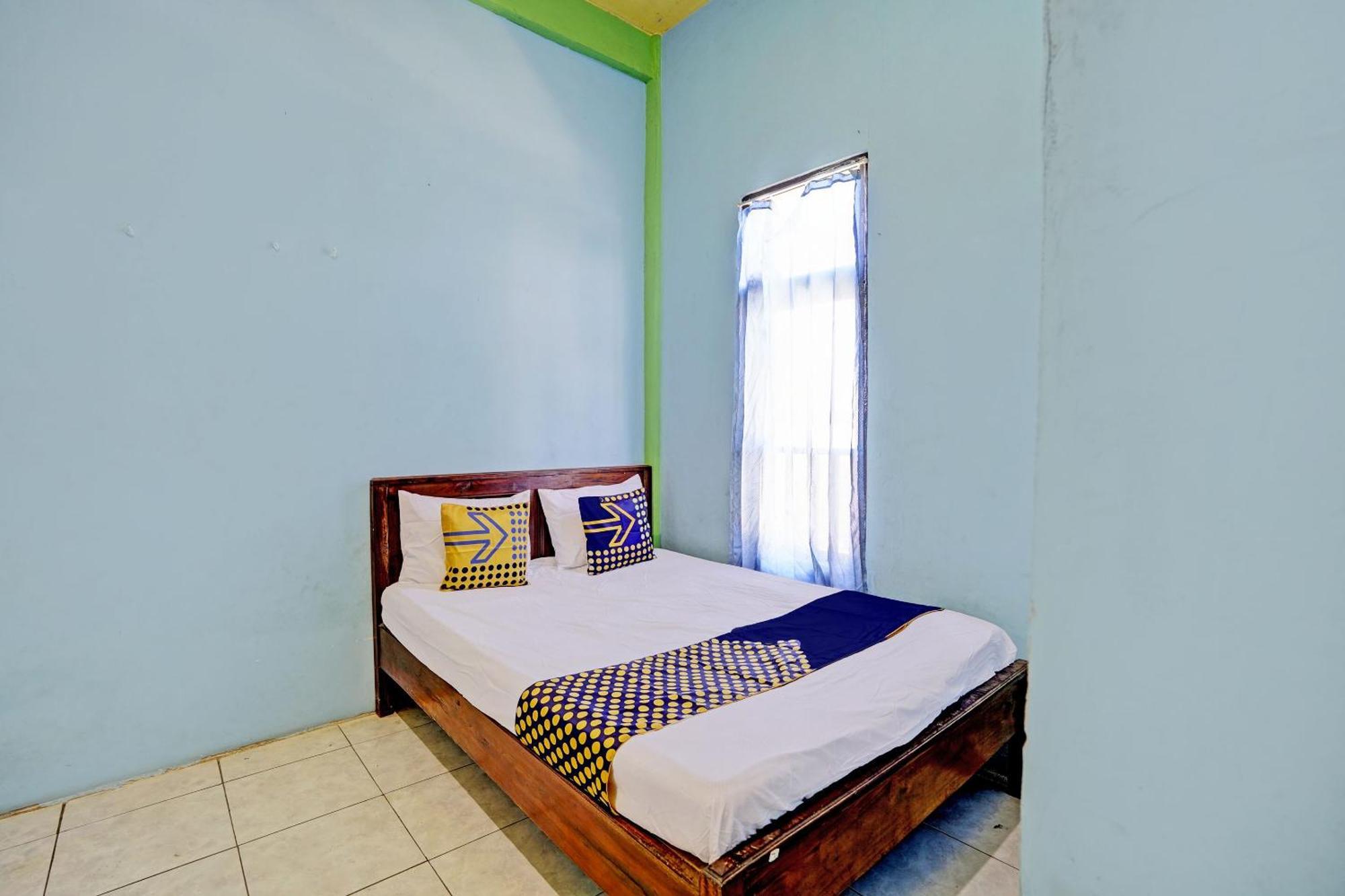 Oyo Life 93037 Nova Jaya Homestay Syariah Lamongan Luaran gambar