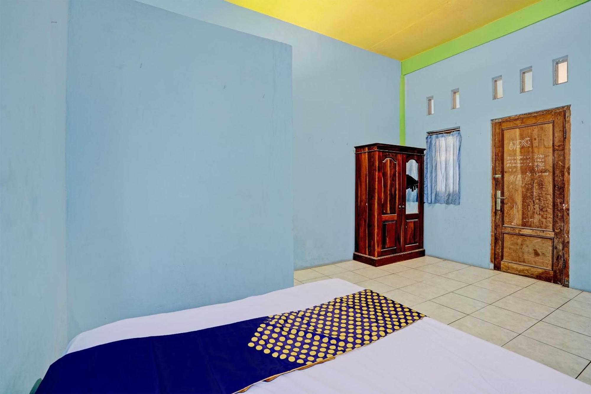 Oyo Life 93037 Nova Jaya Homestay Syariah Lamongan Luaran gambar