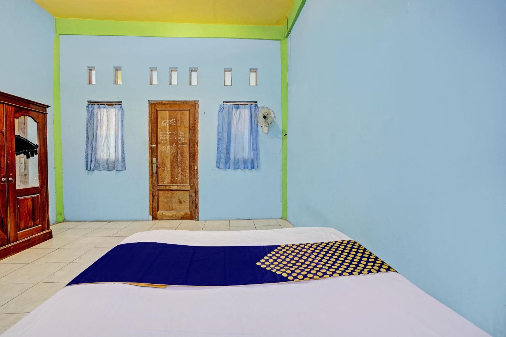 Oyo Life 93037 Nova Jaya Homestay Syariah Lamongan Luaran gambar