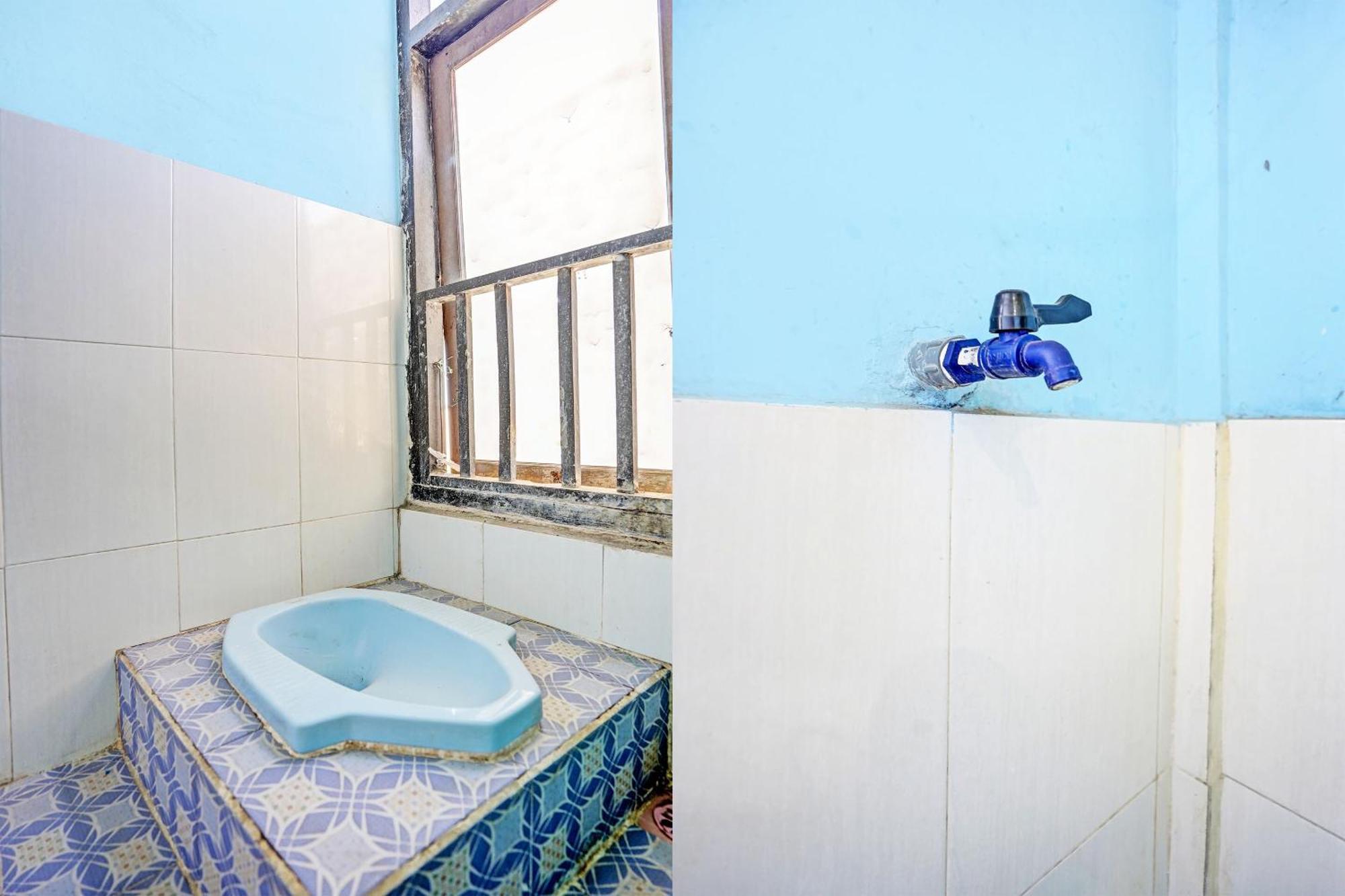 Oyo Life 93037 Nova Jaya Homestay Syariah Lamongan Luaran gambar