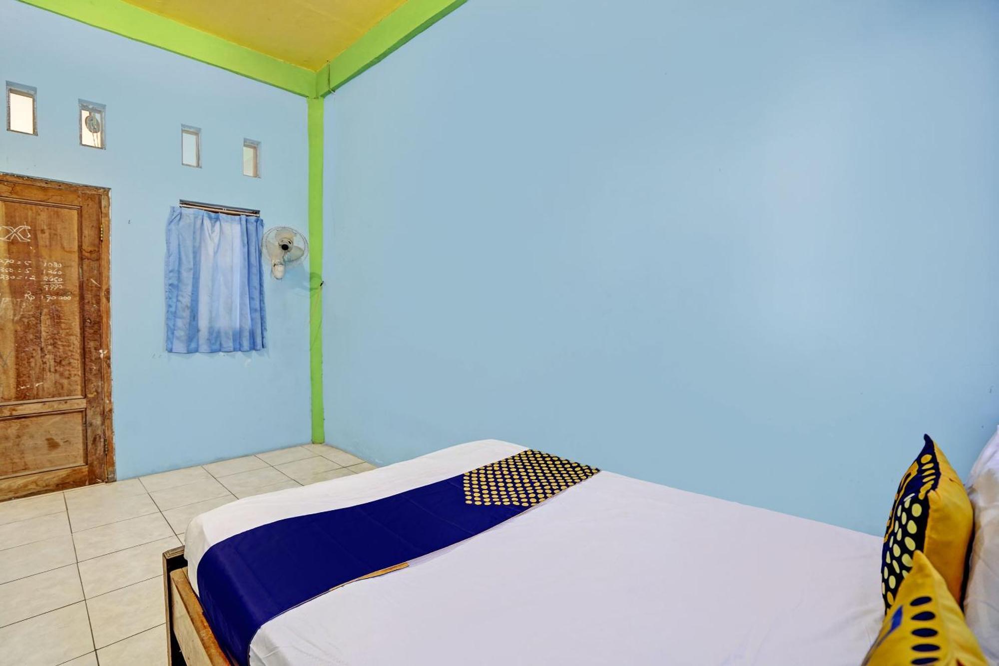 Oyo Life 93037 Nova Jaya Homestay Syariah Lamongan Luaran gambar