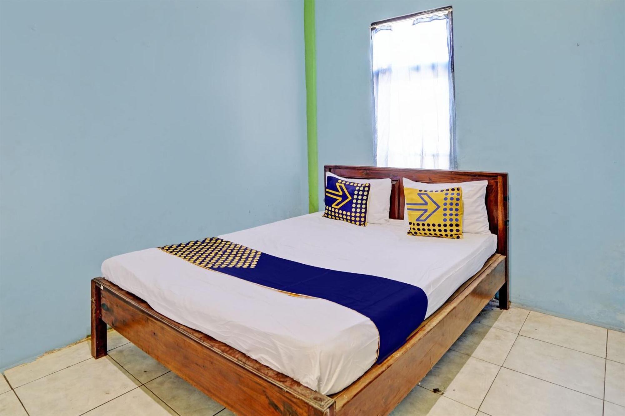 Oyo Life 93037 Nova Jaya Homestay Syariah Lamongan Luaran gambar