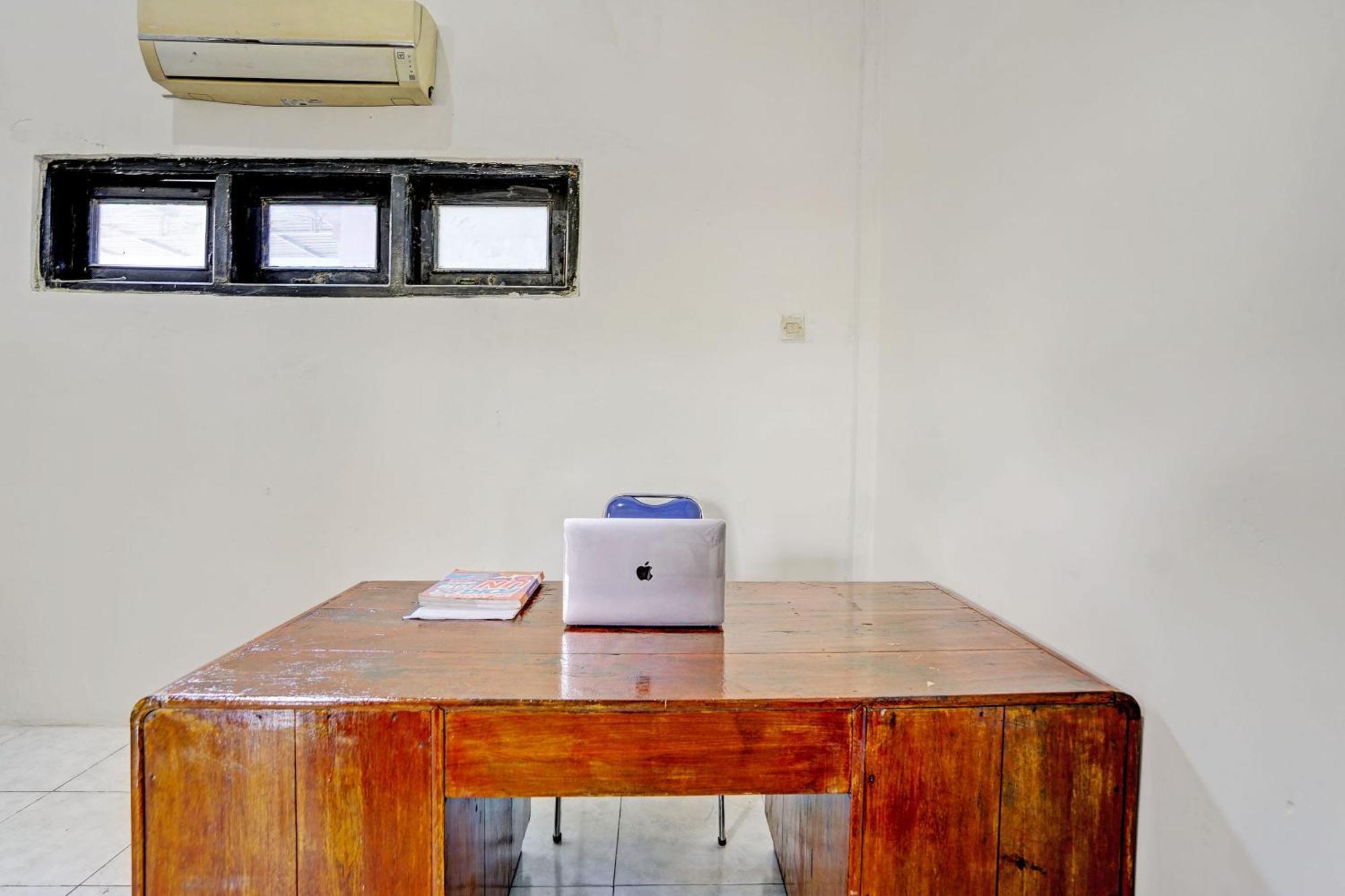 Oyo Life 93037 Nova Jaya Homestay Syariah Lamongan Luaran gambar
