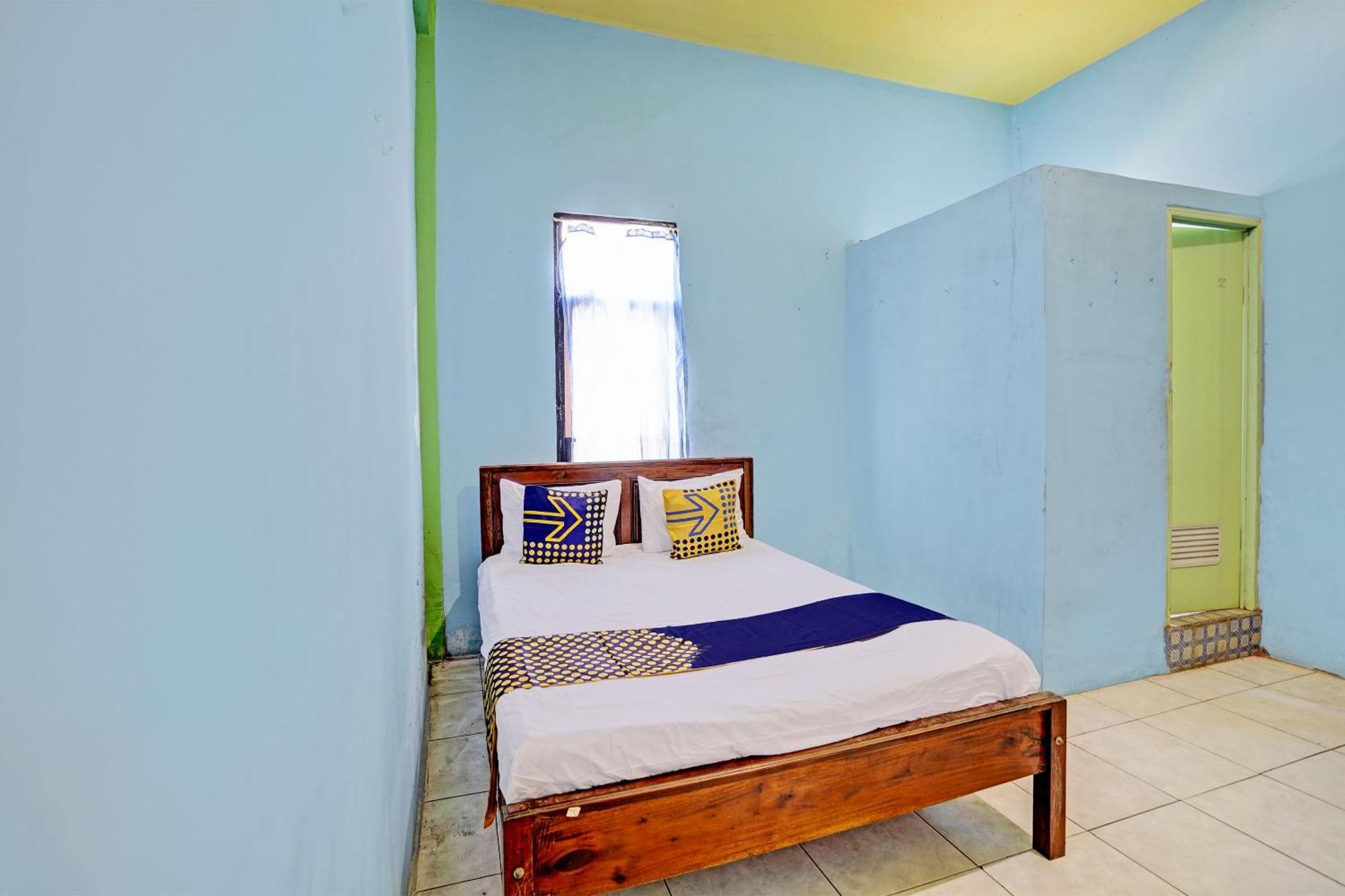 Oyo Life 93037 Nova Jaya Homestay Syariah Lamongan Luaran gambar