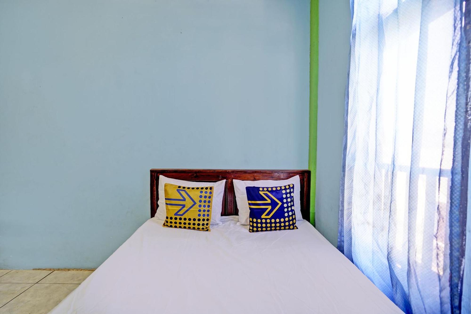 Oyo Life 93037 Nova Jaya Homestay Syariah Lamongan Luaran gambar